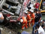 贵州镇远货车侧翻河中一人被困 消防部门紧急救援 - 消防网