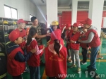 枣庄百名小记者造访红门 消防叔叔展示“独门绝技” - 消防网