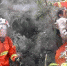 后山惊现“山顶洞人” 贵州西秀消防官兵将其抱下山 - 消防网