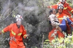 后山惊现“山顶洞人” 贵州西秀消防官兵将其抱下山 - 消防网