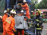 沪昆高速货车追尾致1人被困 贵州凯里消防紧急救援 - 消防网
