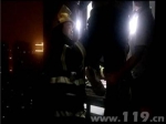 男子为救猫咪被困阳台 苏州消防驰援救人 - 消防网