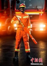 这张消防员背影照片，让无数人心疼 - 消防网