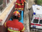 老人意外坠楼 特勤消防紧急到场救援 - 消防网