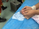 幼童手指被卡 消防、医院紧急处置 - 消防网