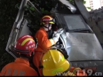货车撞上高架司机被困 江苏消防破拆救援 - 消防网
