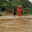 暴雨冲断不老屯唯一桥梁 消防员横渡过河救援 - 消防网