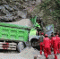 挂车撞岩石司机被卡 浙江萧山消防破拆救援 - 消防网
