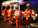 贵州顶效一轿车撞围栏致3人被困 消防紧急救援 - 消防网