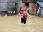 贵州安龙暴雨来袭 消防员辗转3个灾区疏散90余人 - 消防网