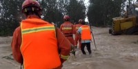 济南埠东村被洪水围成孤岛 山东消防三面勘察找出施救点 - 消防网