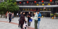 贵州织金消防进景区 旅客领取“平安符” - 消防网