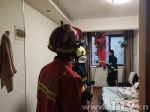 女子高层欲跳楼 浙江杭州消防员空降救险 - 消防网