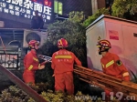 老人被困雨棚 四川重庆渝中消防成功营救 - 消防网