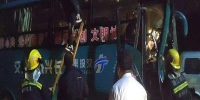 浙江湖州4车追尾致4人被困消防紧急救援 - 消防网