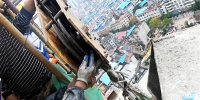 湖南省慈利县建筑工人27楼手指被卡吊钩 消防成功施救 - 消防网
