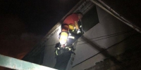 七旬老人被困火场，关键时刻安全常识救命 - 消防网
