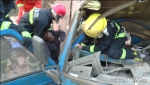 砖车冲入路沟一死一伤 邯郸消防官兵紧急救援 - 消防网