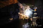 高速公路上一货车被“挤扁” 襄阳消防紧急营救 - 消防网