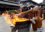 上海古寺有了法师消防队 担负起寺庙突发火情应急处理 - 消防网