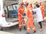 客车不慎冲进路边山地 大理消防紧急营救[图] - 消防网