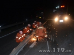货车高速路侧翻 重庆梁平消防紧急救援 - 消防网
