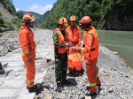 男子砍树被困孤岛 建始消防官兵及时救援 - 消防网