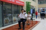 礼让斑马线 文明过马路  文明交通巾帼志愿服务为全运添彩 - 妇联