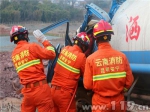 洒水车发生侧翻1人被困 云南昆明安宁消防快速营救 - 消防网