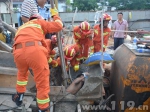 民工被混凝土搅拌机卡住 双柏消防紧急解救 - 消防网