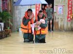 贵州安龙暴雨来袭 消防员辗转3个灾区疏散90余人 - 消防网